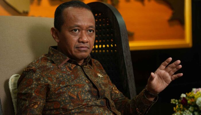 Bahlil Disergap Demonstrasi di Sorong: Rakyat Murka, Desak Tutup Tambang Nikel Raja Ampat!
